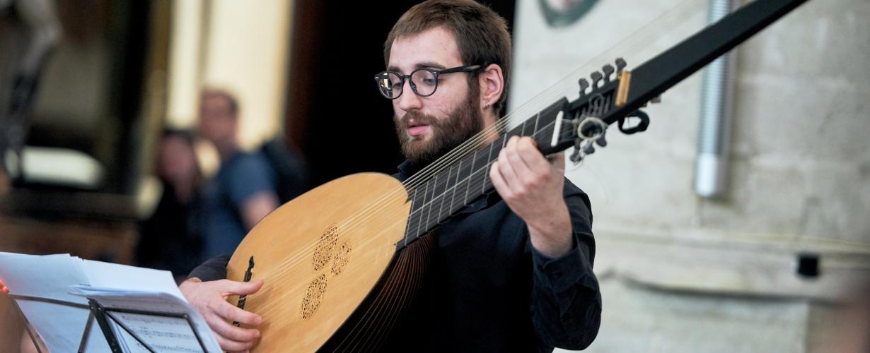 Historical plucked instruments (f Reda Izo)
