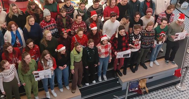 Musicalstudenten zingen voor De Warmste Week 2023 KCB